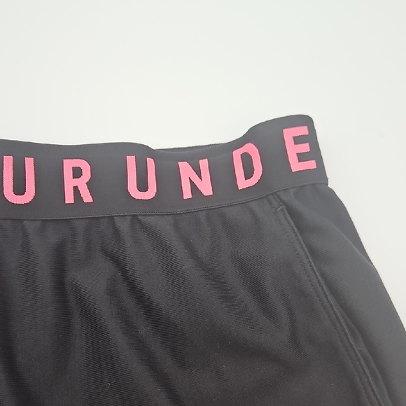 Under Armour UA Women's Workout Athletic Shorts in Black and Pink Size Small - Picture 5 of 9